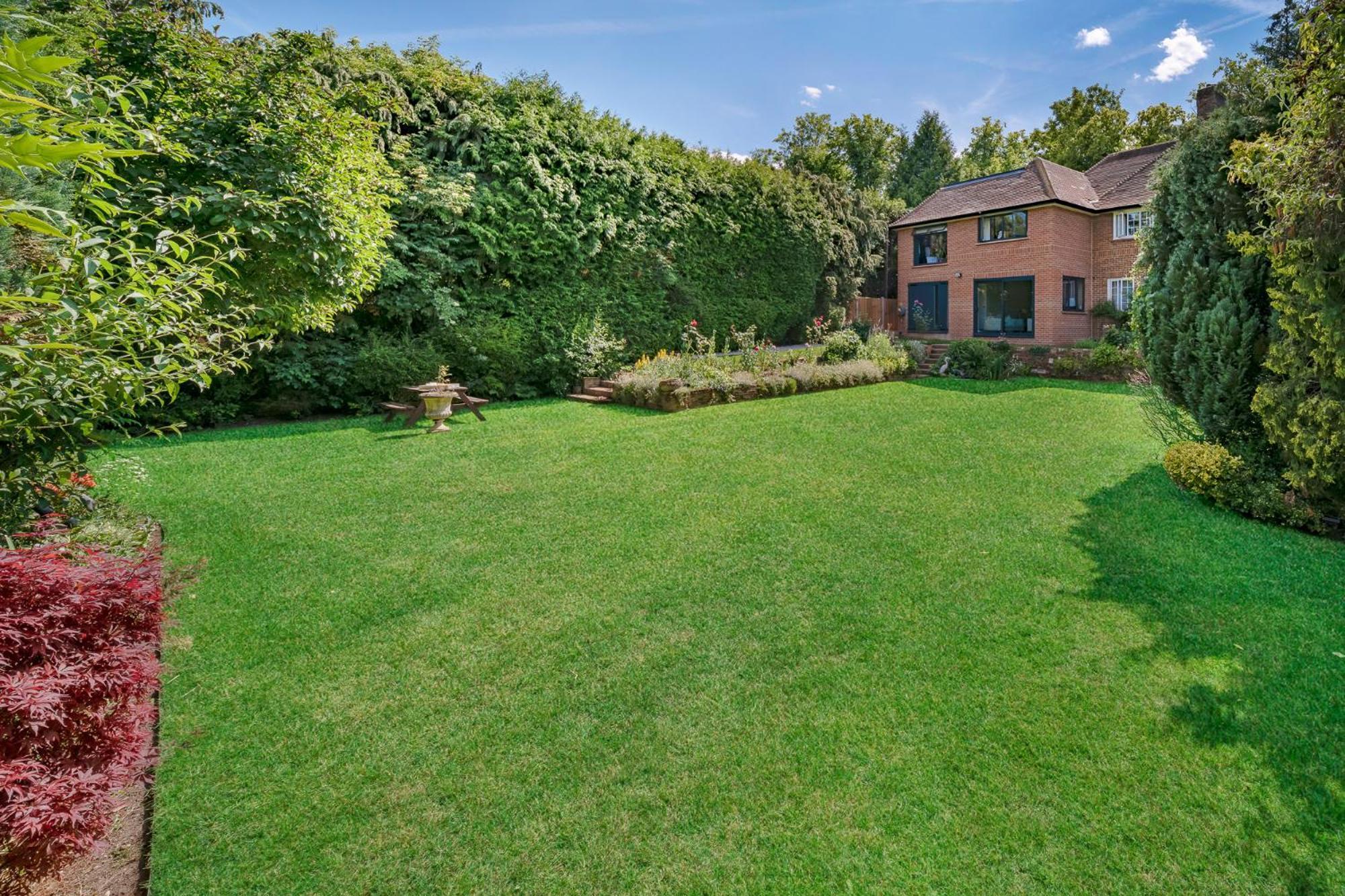Westleigh Hotel Ashtead Exterior photo